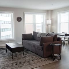 Top-Rated Downtown Indy 2BR Penthouse w/ Patio