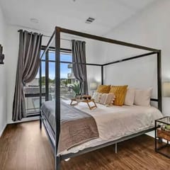 Modern Condo Near Gulch & Broadway, King and Pool