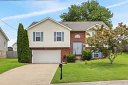 Cozy Family Retreat Near Fort Campbell, Sleeps 8 - Image 2