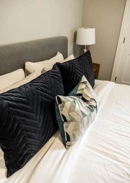 East Nashville Social House | Sleeps 10 + Deck - Image 4