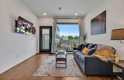 Modern Condo Near Gulch & Broadway, King and Pool - Image 3