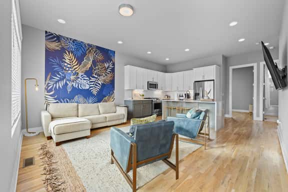 Spacious 4BR Retreat Near Broadway & Downtown - Image 1