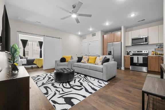 1BR Retreat Walk to Broadway & Gulch - Image 1