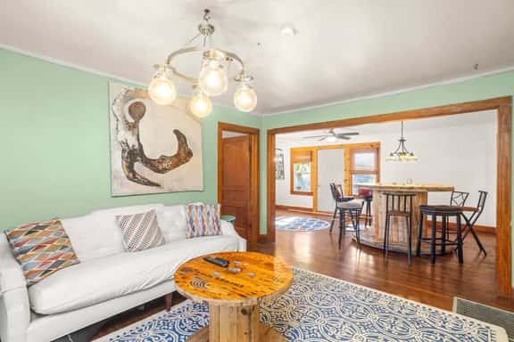 Pet-Friendly 2BR Near Downtown Nashville - Image 1