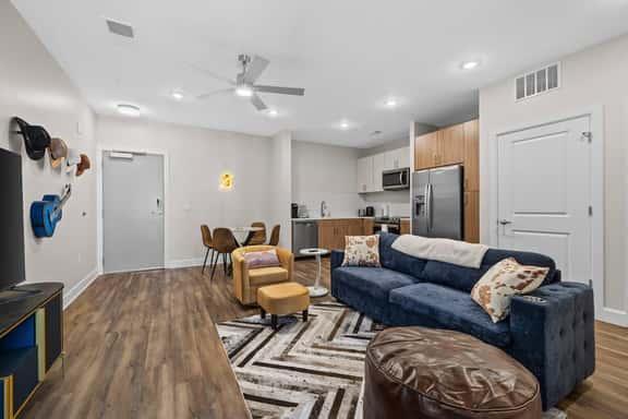 Rustic 1BR Walk to Gulch & Broadway - Image 1