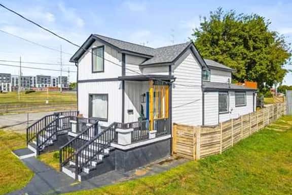 Elevated Nashville 4BR | Skyline Deck | 30+ Days - Image 1