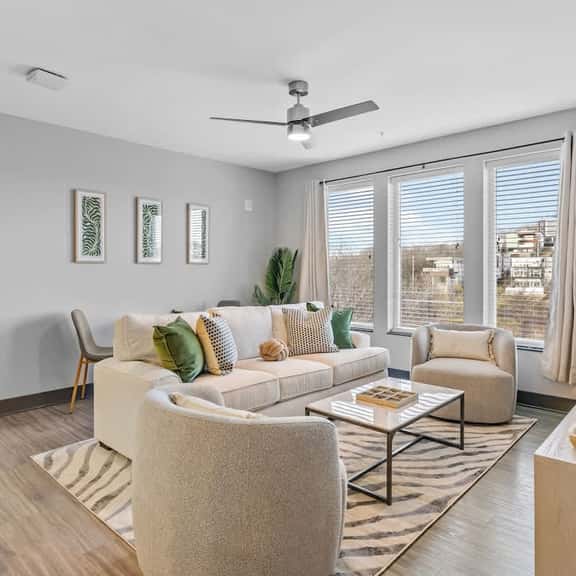 Upscale 2BR Retreat Near Broadway, Centennial Park - Image 1