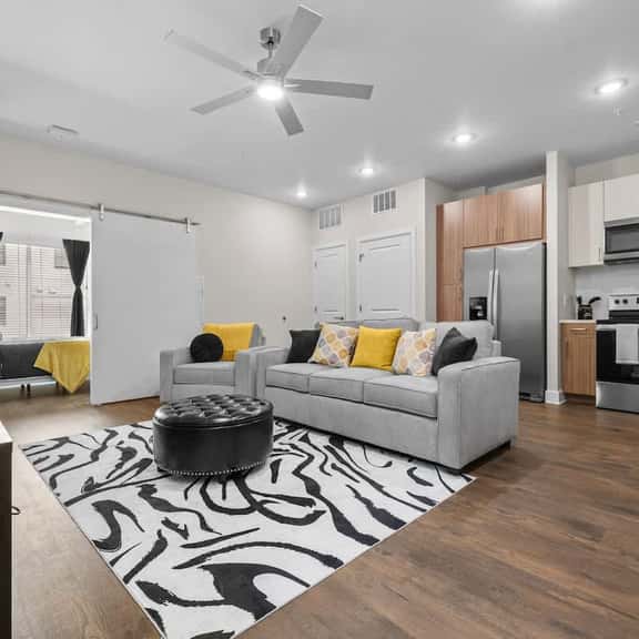 1BR Retreat Walk to Broadway & Gulch - Image 1