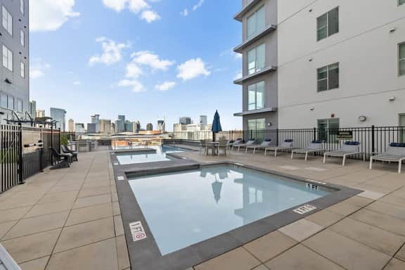 Rustic 1BR Walk to Gulch & Broadway
