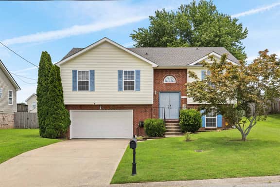 Cozy Family Retreat Near Fort Campbell, Sleeps 8 - Image 2