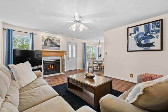 Cozy Family Retreat Near Fort Campbell, Sleeps 8 - Image 3