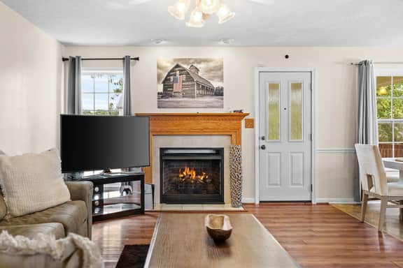Cozy Family Retreat Near Fort Campbell, Sleeps 8 - Image 4