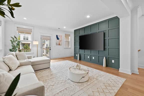 Music City Home Base | Office + 98" TV | 30+ Days - Image 2