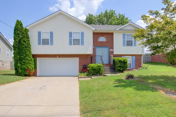 Cozy Family Retreat Near Fort Campbell, Sleeps 8